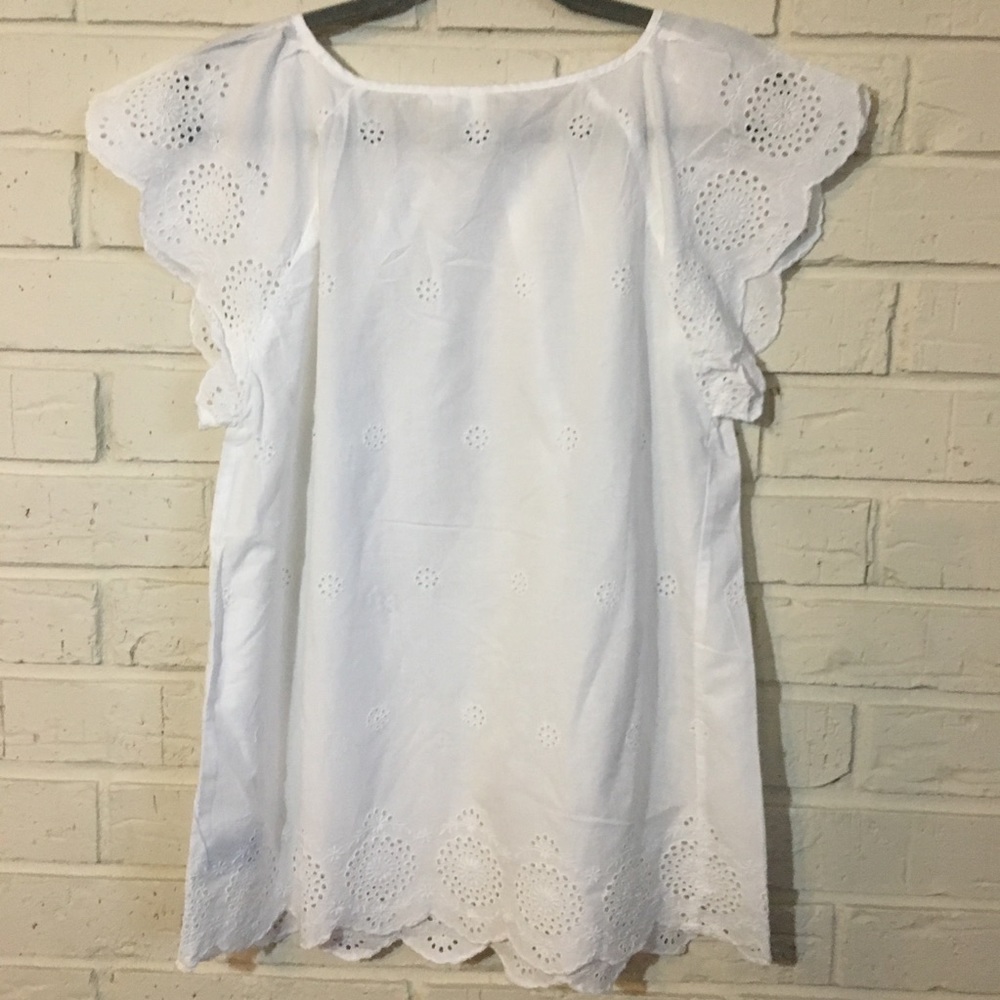 NWOT Gap Maternity - white eyelet top - Picture 4 of 4